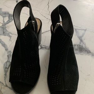 Vince Camuto black suede sandals